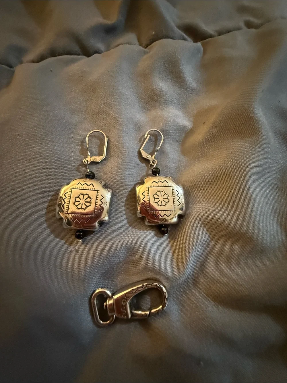 Vintage Southwestern Silver Tone Dangle Earrings Black Bead Boho Western